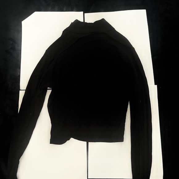 FASHION NOVA ZIPPER TOP - Picture 5 of 7